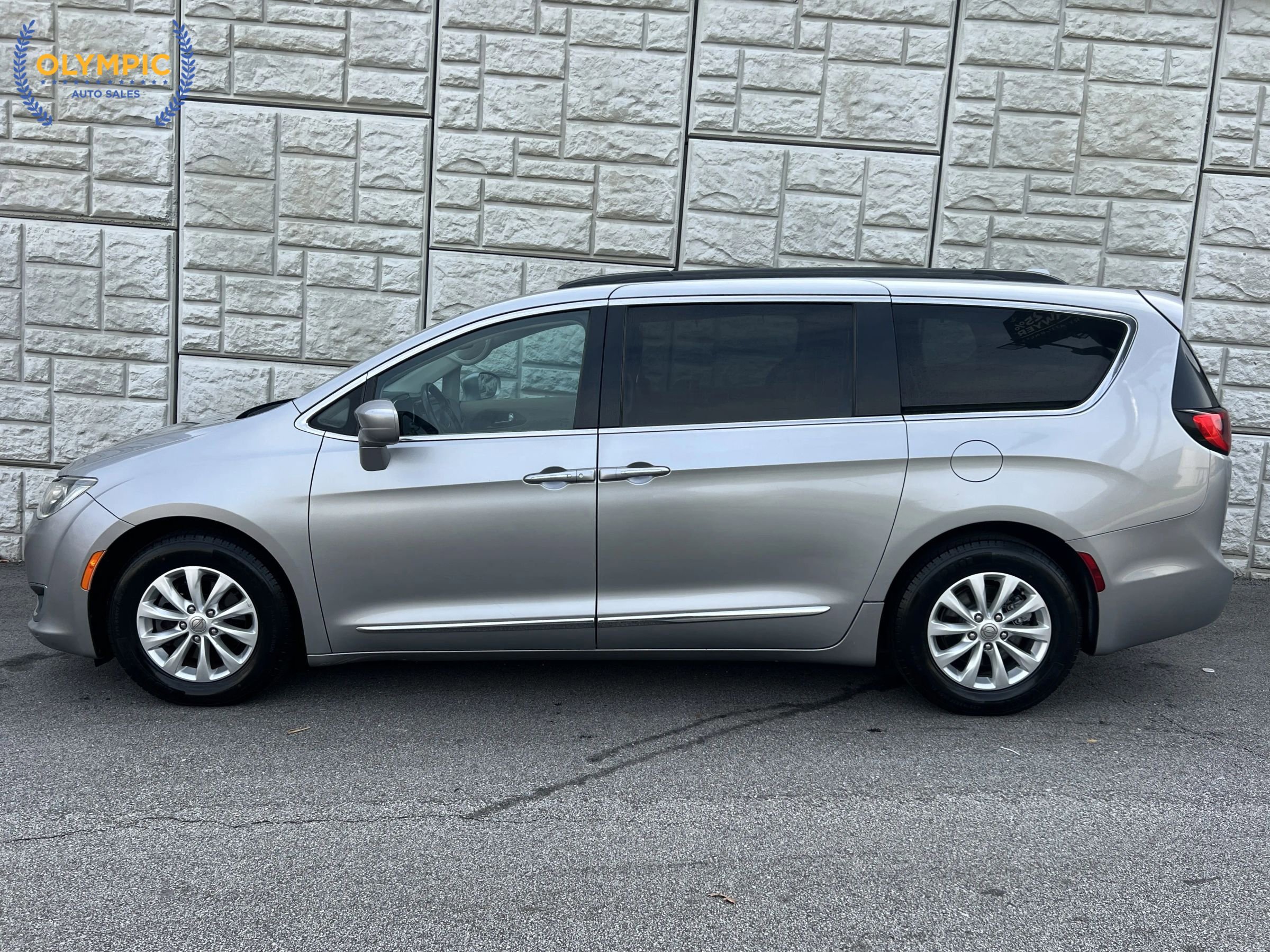 2017 Chrysler Pacifica Touring-L