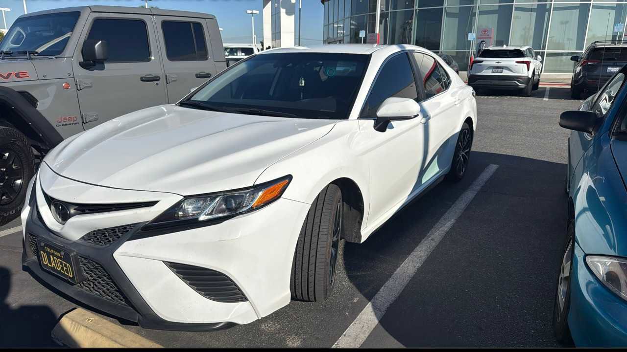 2020 Toyota Camry SE