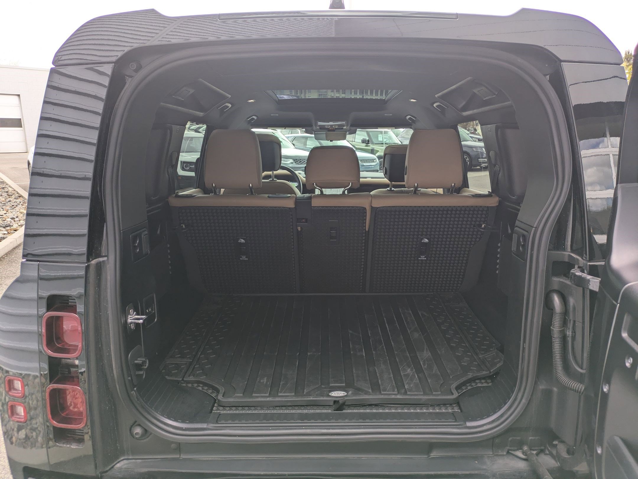 2025 Land Rover Defender 110 X-Dynamic SE