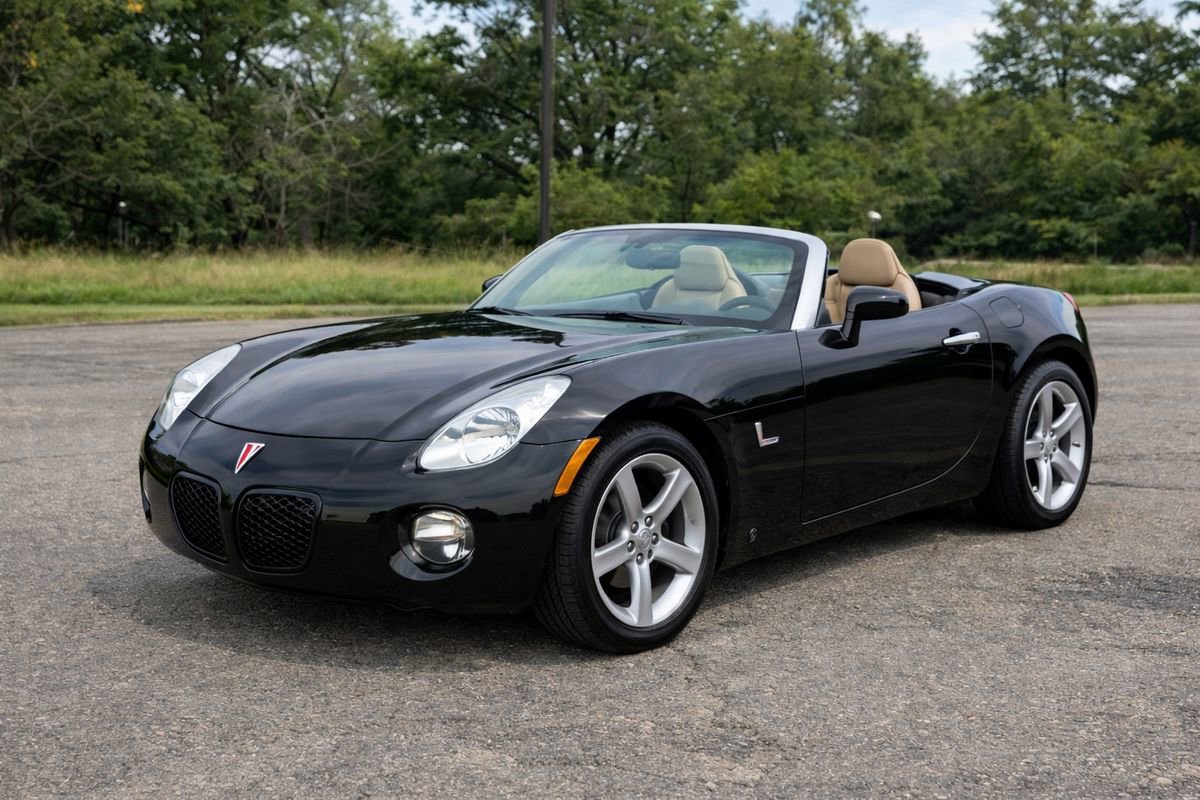 Used 2006 Pontiac Solstice Convertible w/ Premium Package