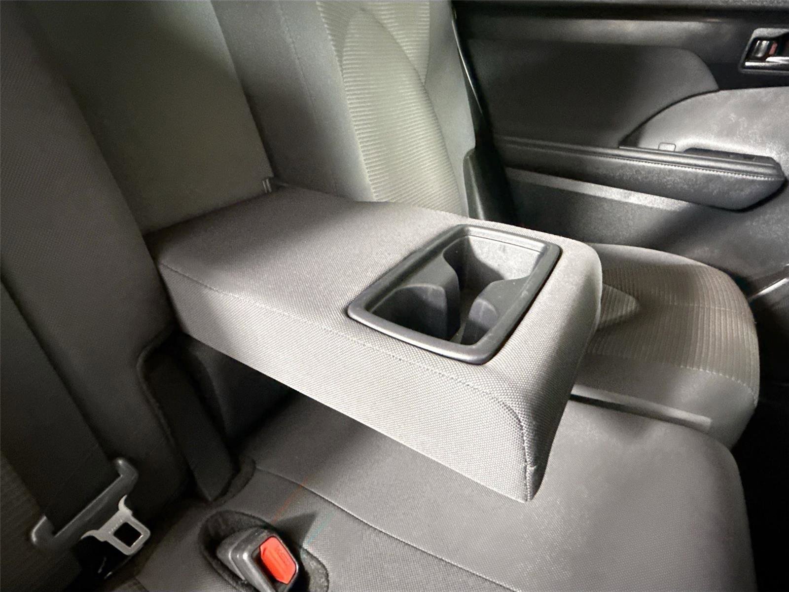 2025 Toyota Highlander LE