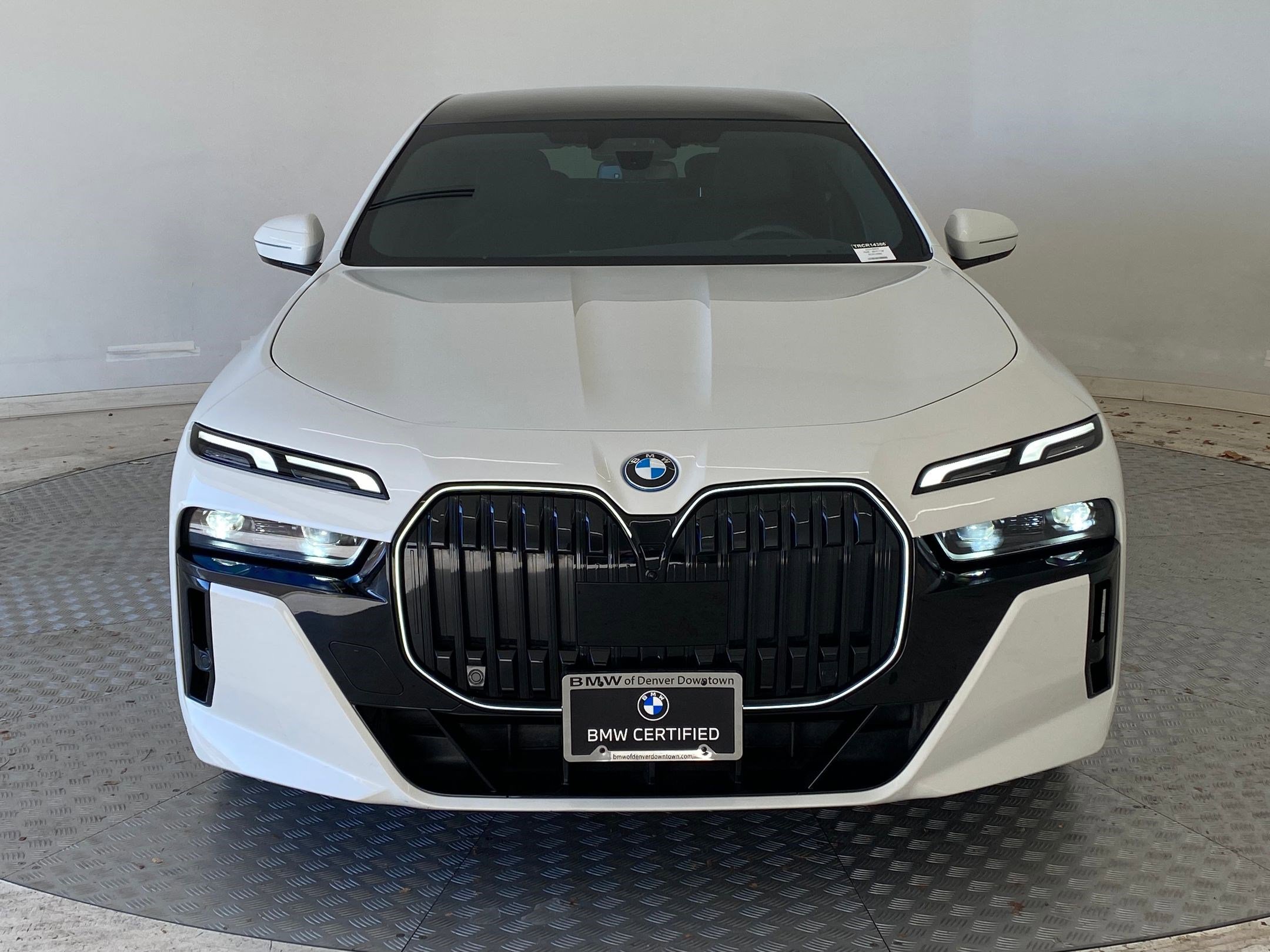 2024 BMW 750e xDrive