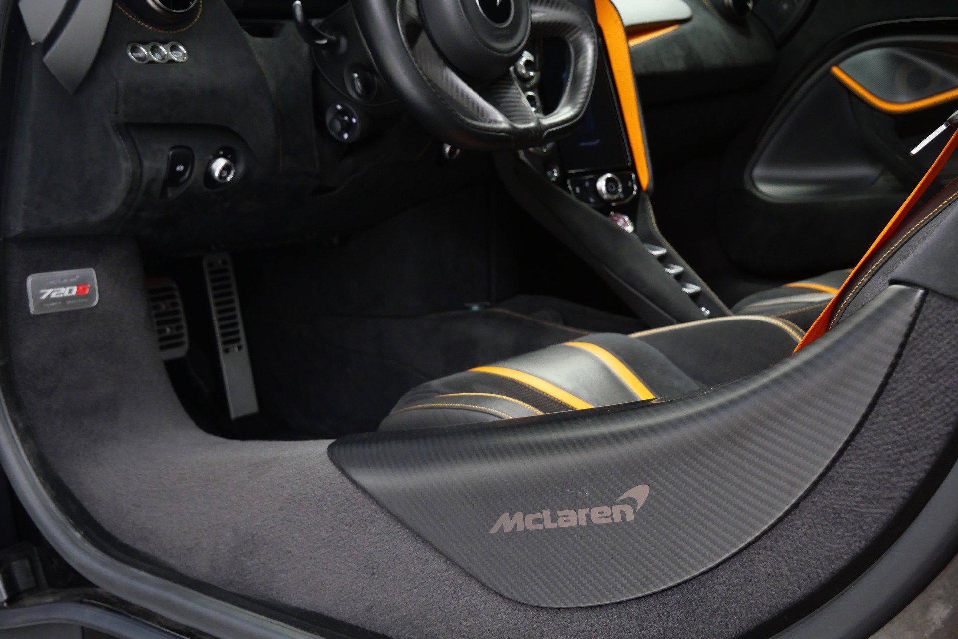 Used 2022 McLaren 720S Performance photo 16