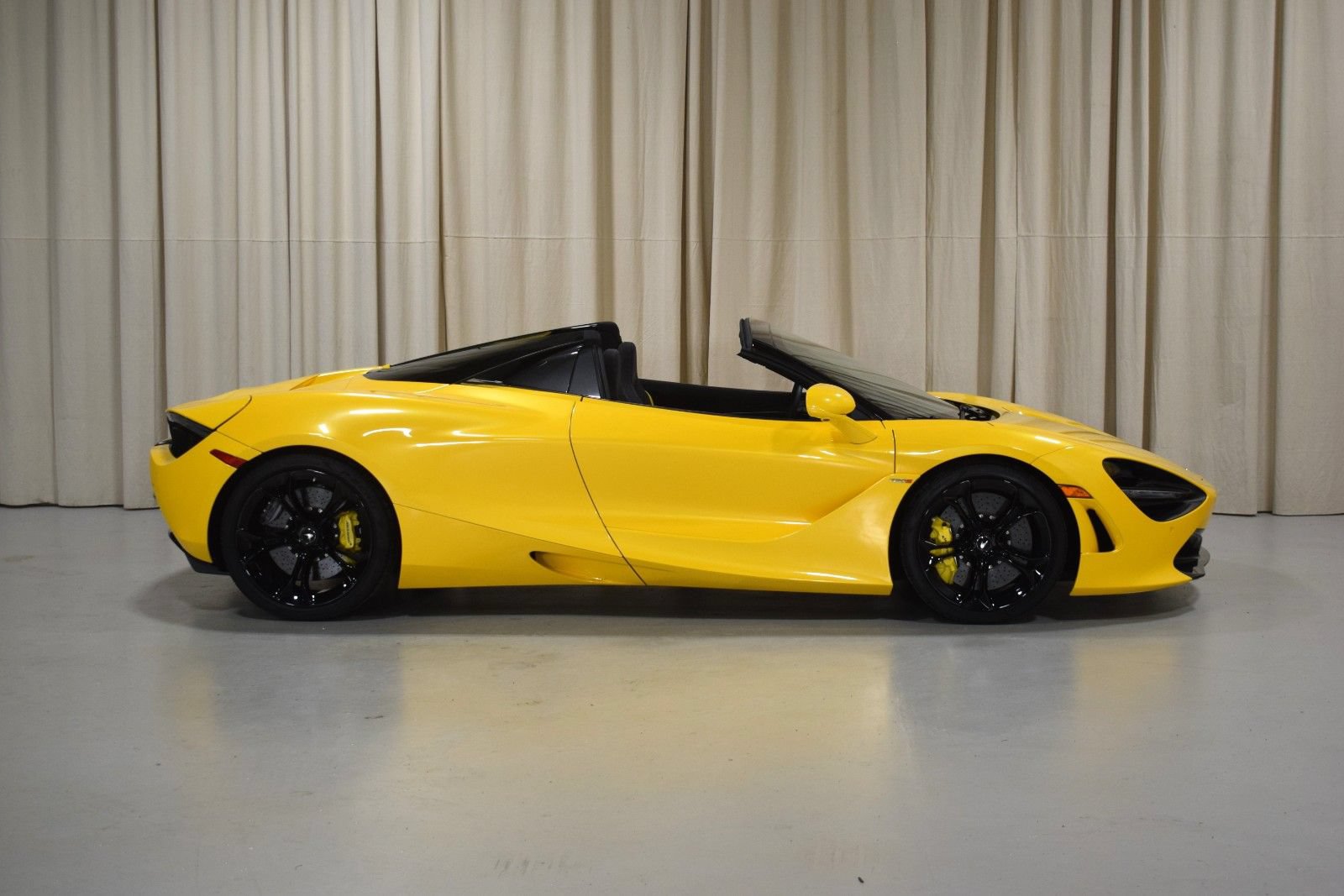 Used 2020 McLaren 720S Performance photo 16