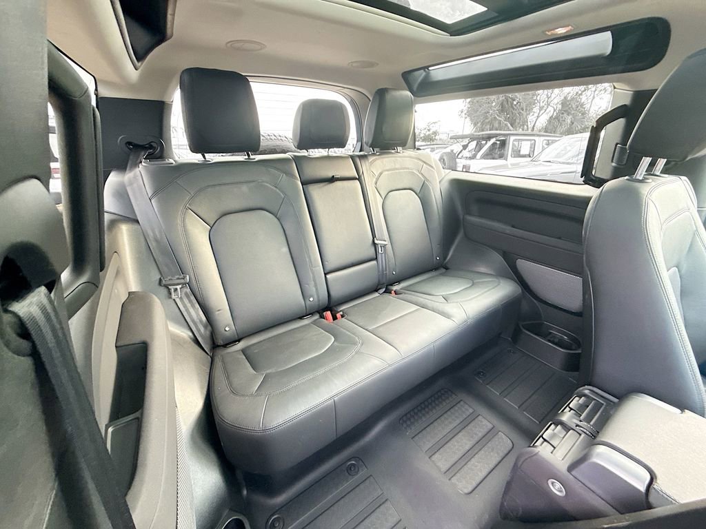 2023 Land Rover Defender 90 SE