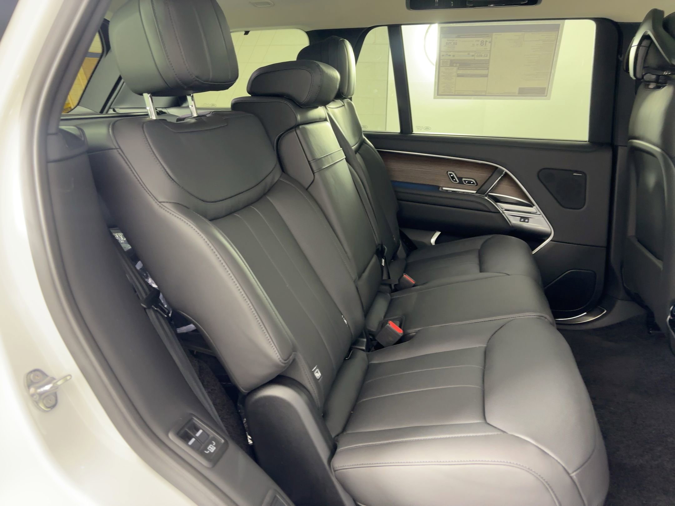 2026 Land Rover Range Rover Long Wheelbase SE