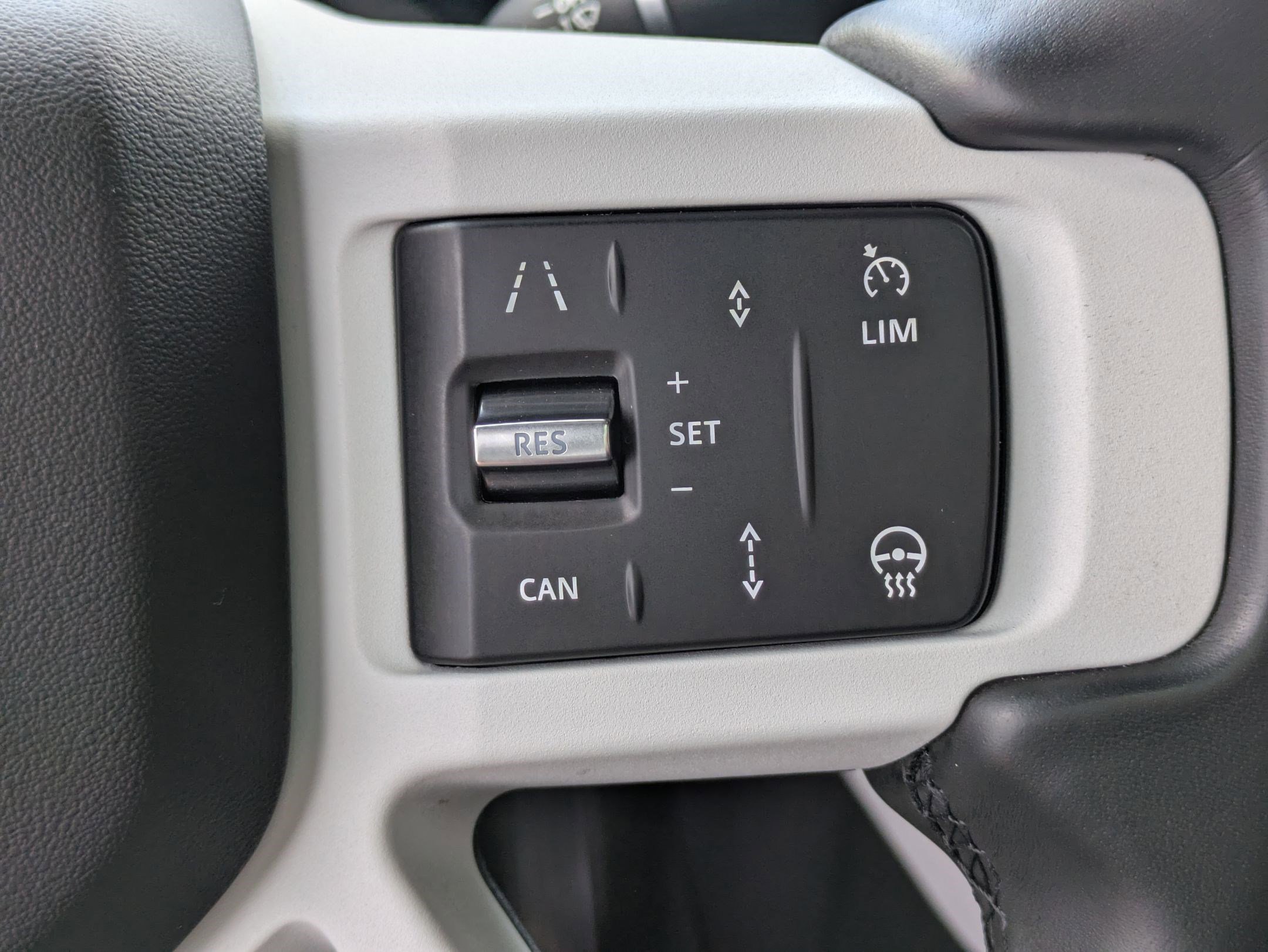 2025 Land Rover Defender 110 X-Dynamic SE