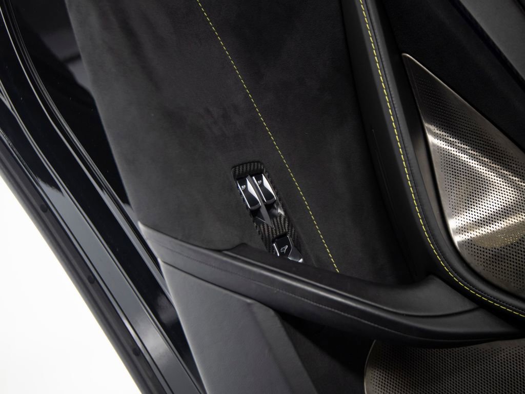Used 2018 McLaren 720S Performance photo 14