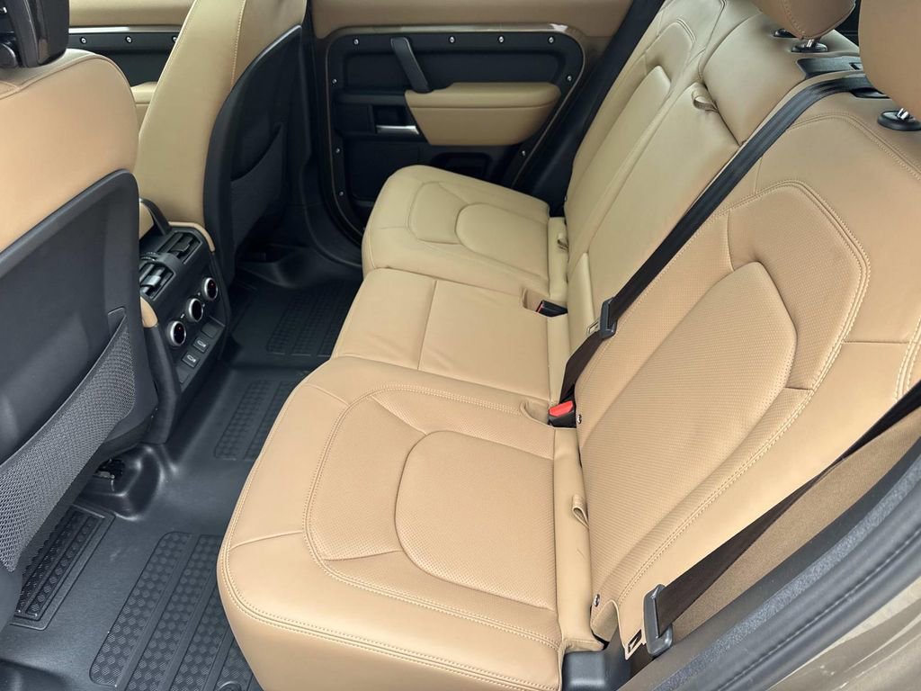 2026 Land Rover Defender 110 X-Dynamic SE