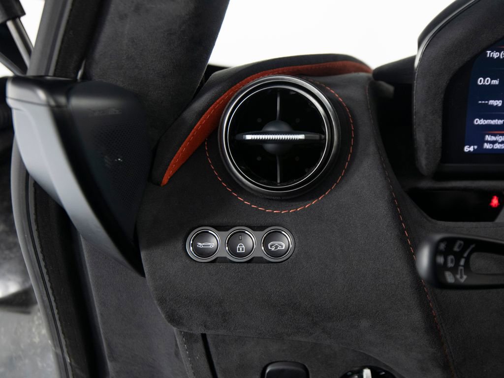 Used 2021 McLaren 765LT photo 18