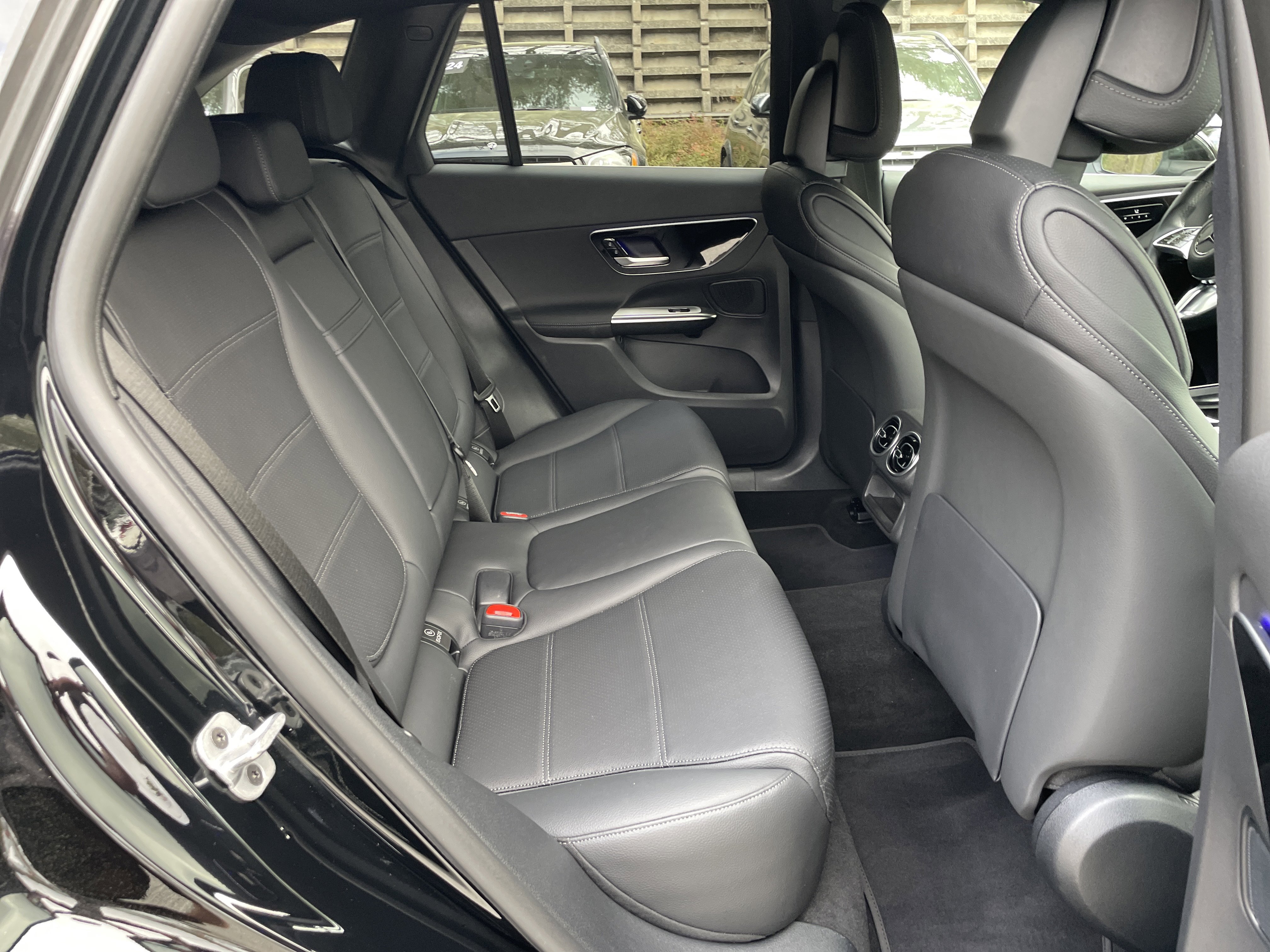 2025 Mercedes-Benz GLC 300