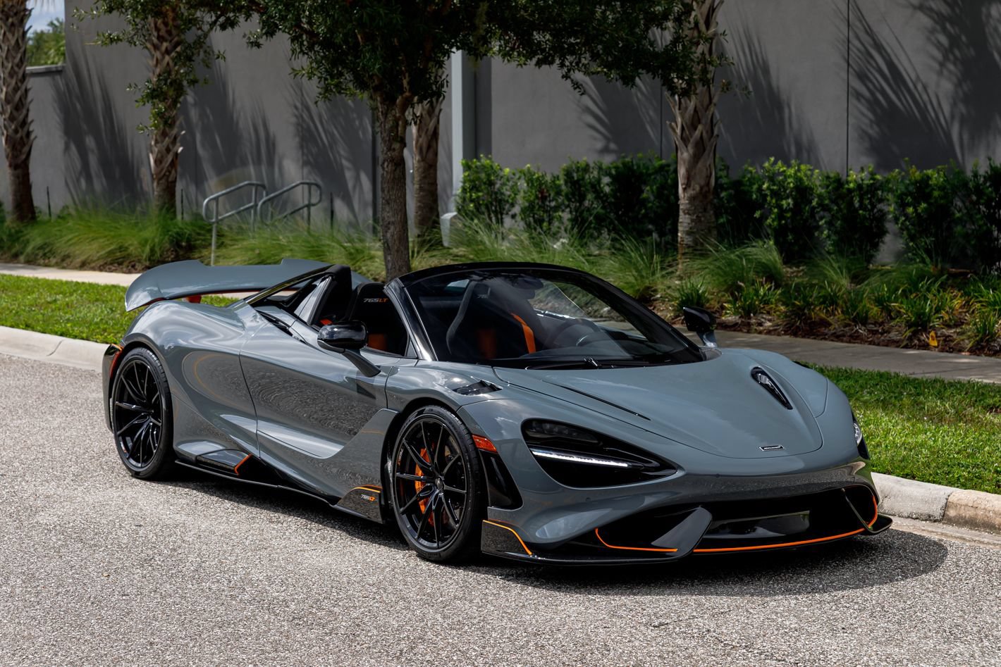 Used 2022 McLaren 765LT photo 8