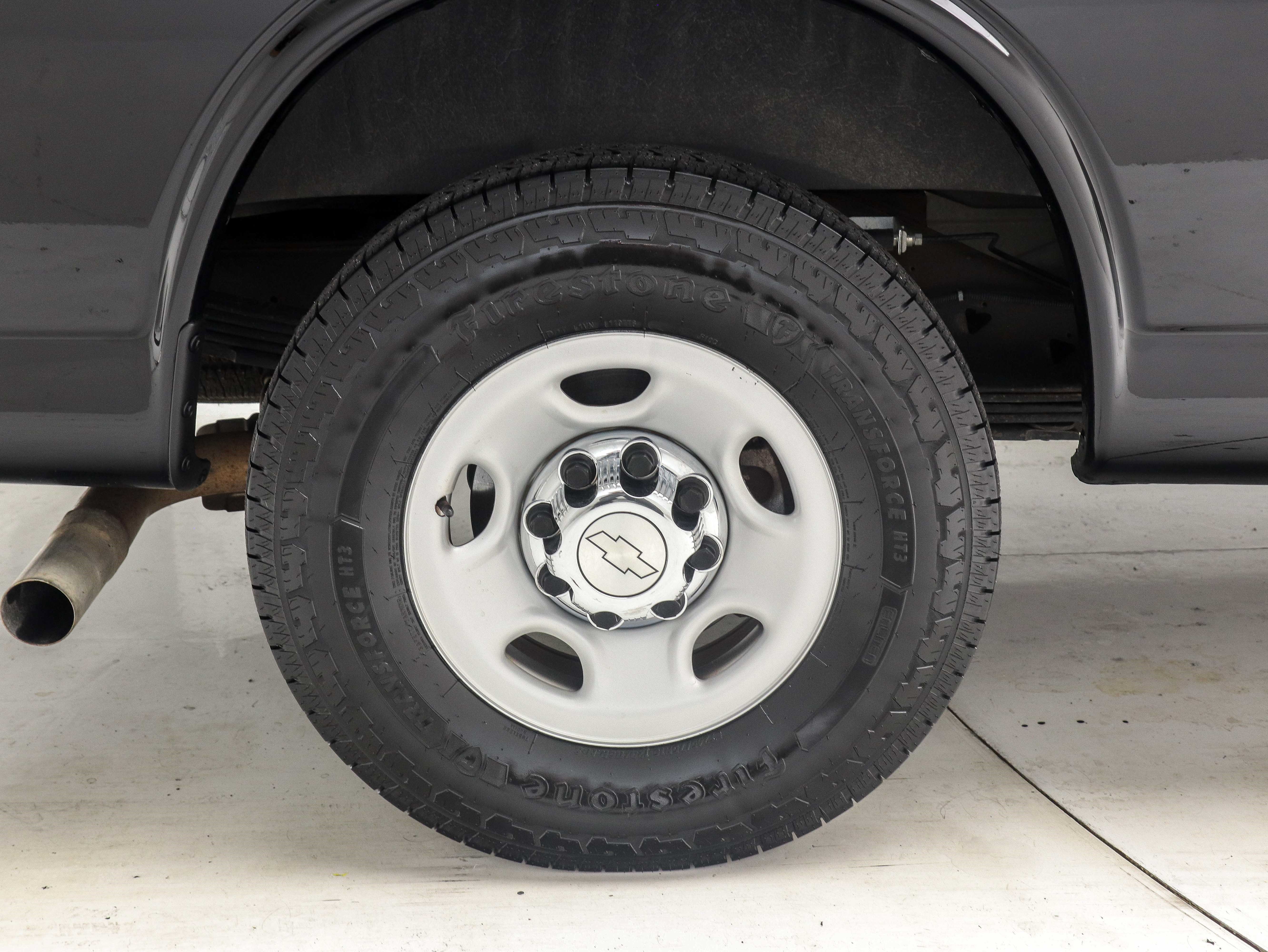 2019 Chevrolet Express Passenger LT - Photo 27