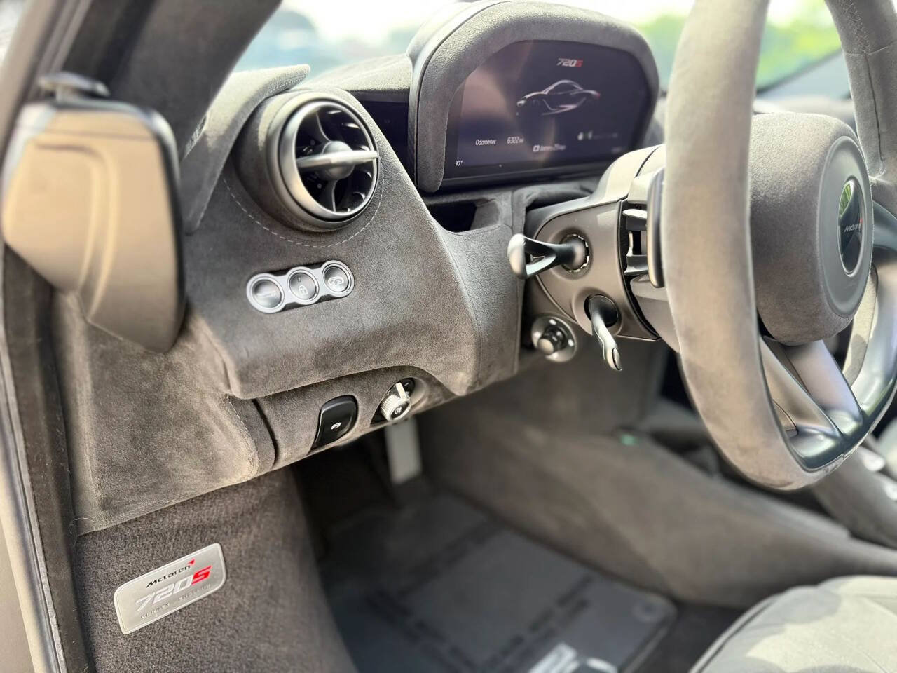 Used 2018 McLaren 720S photo 12