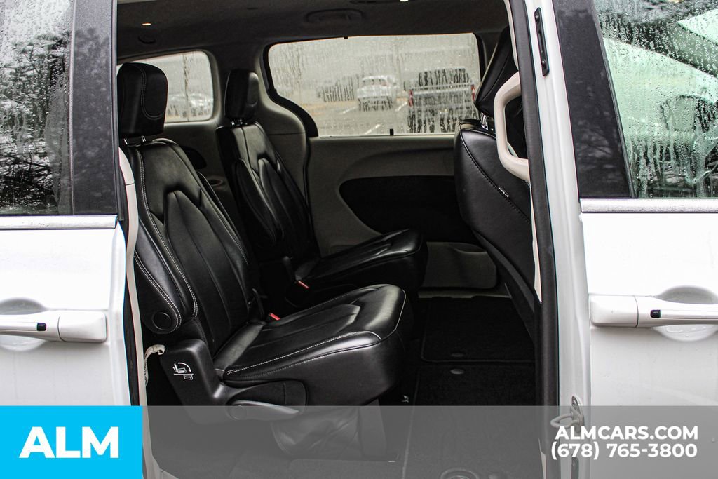 2023 Chrysler Pacifica Touring-L