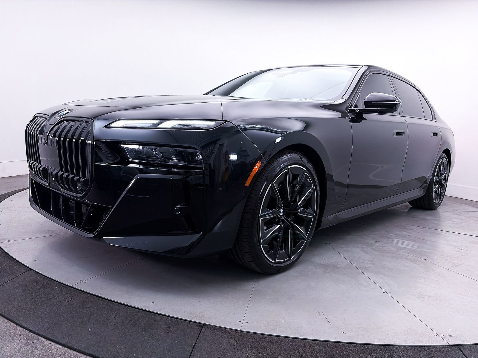 2023 BMW 760i xDrive