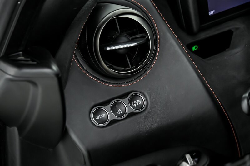 Used 2018 McLaren 720S Performance photo 25