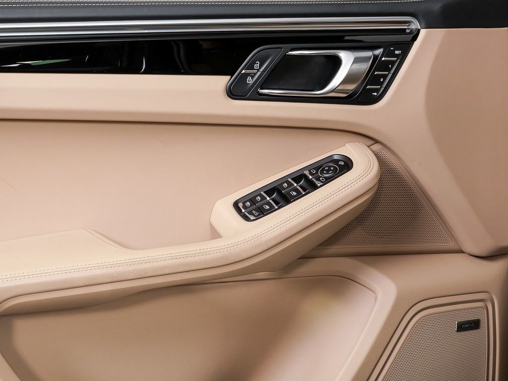 2023 Porsche Macan Turbo