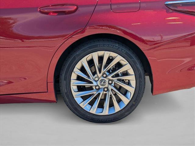 2023 Lexus ES 300h Ultra Luxury