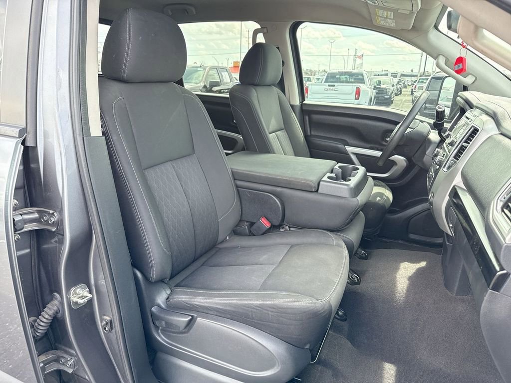 2017 Nissan Titan SV