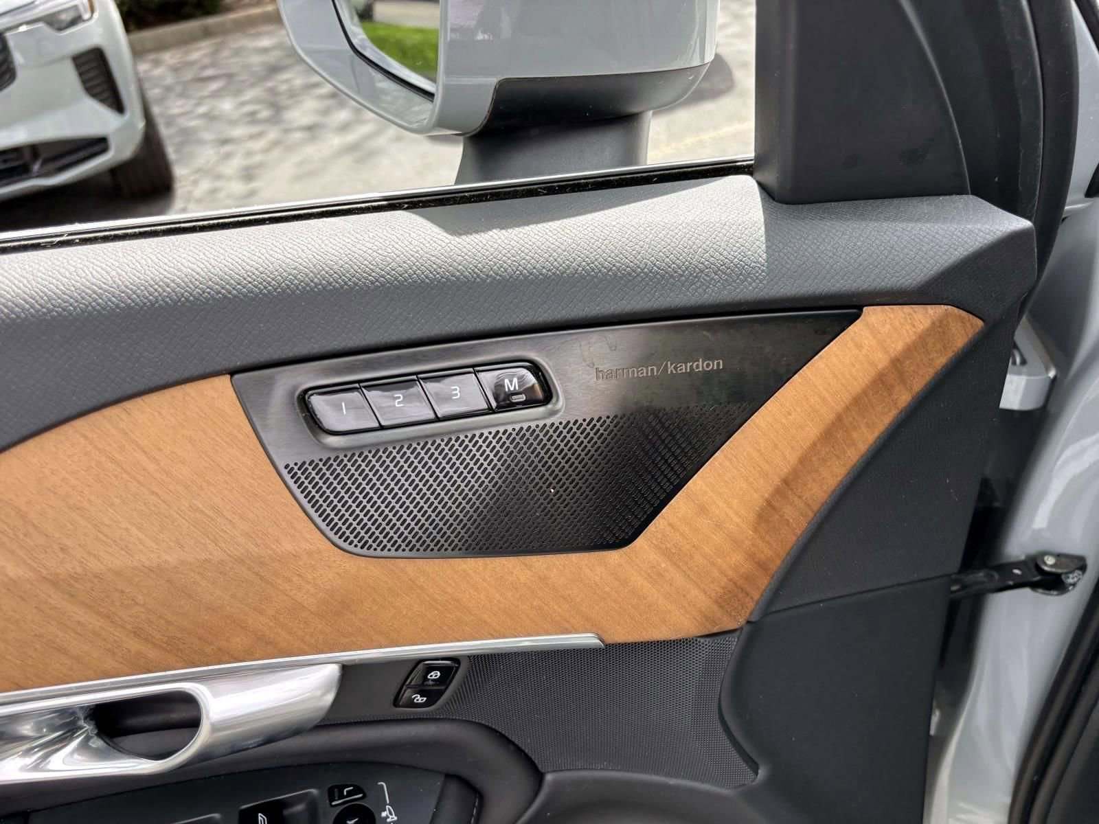 2024 Volvo Xc90 B6 Plus