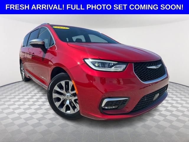 Used 2025 Chrysler Pacifica Pinnacle