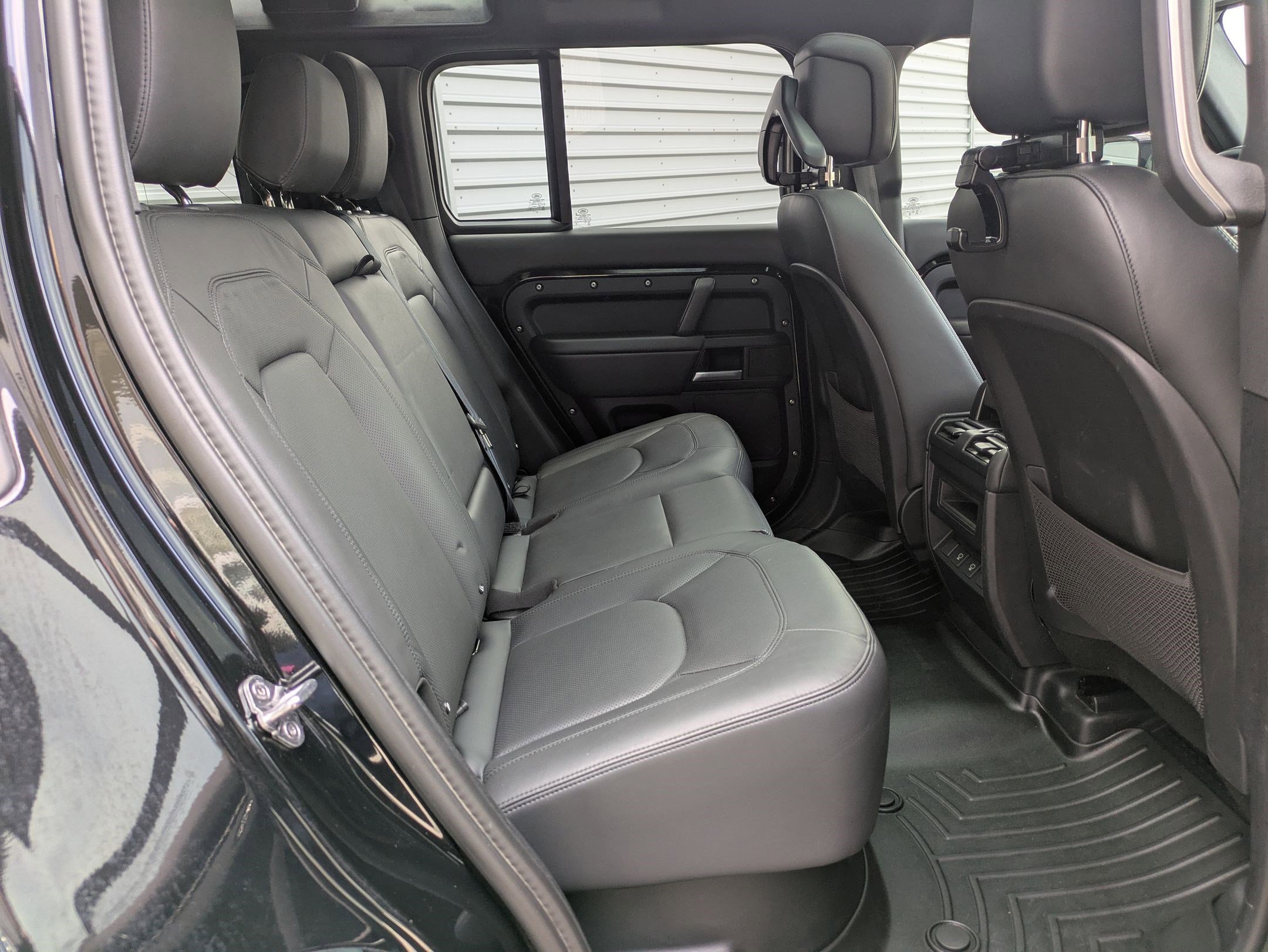 2025 Land Rover Defender 110 X-Dynamic SE