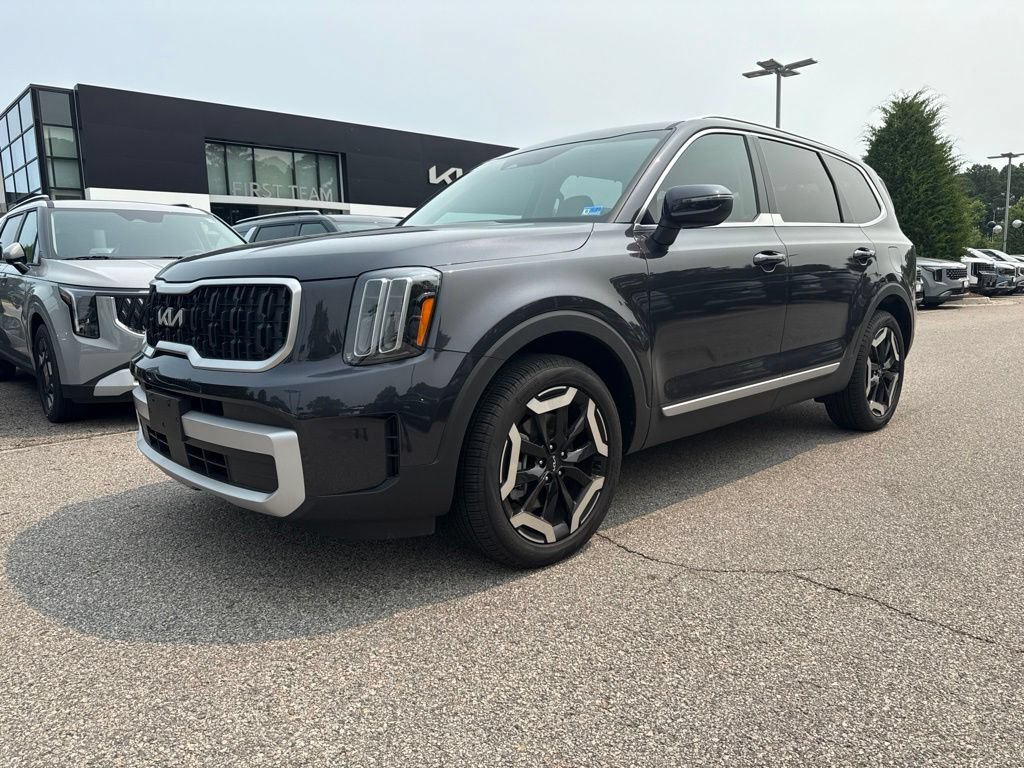Used 2025 Kia Telluride EX w/ EX Captain's Chair Package