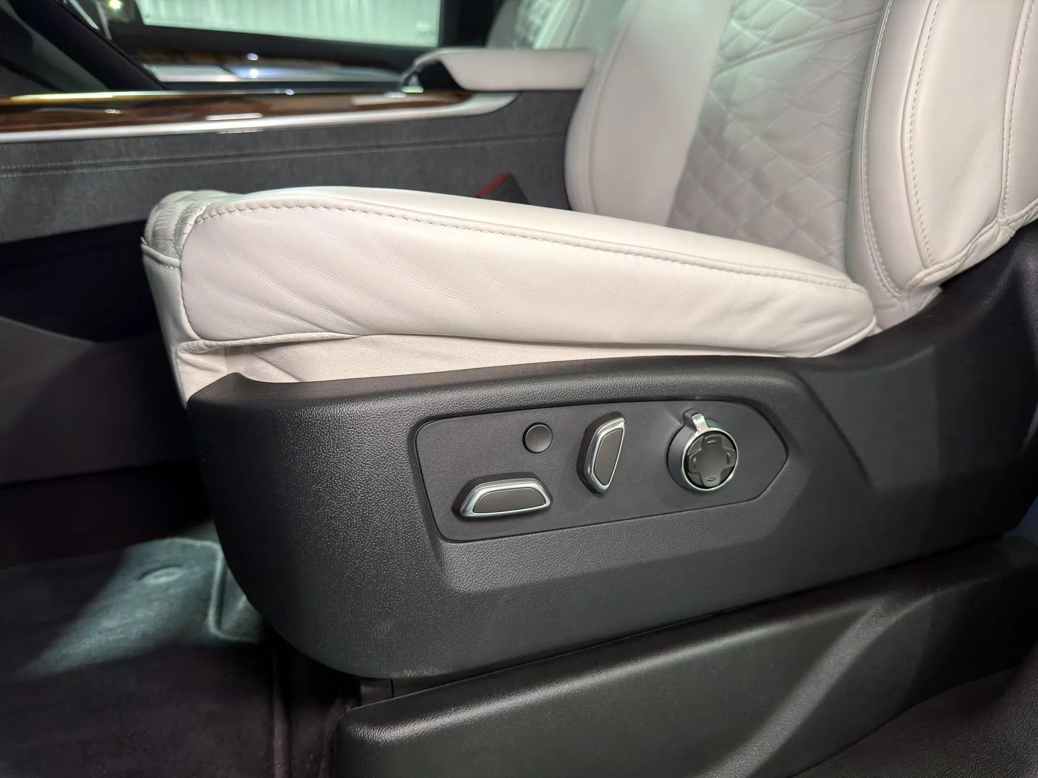 2026 Cadillac Escalade Platinum Sport - Photo 23