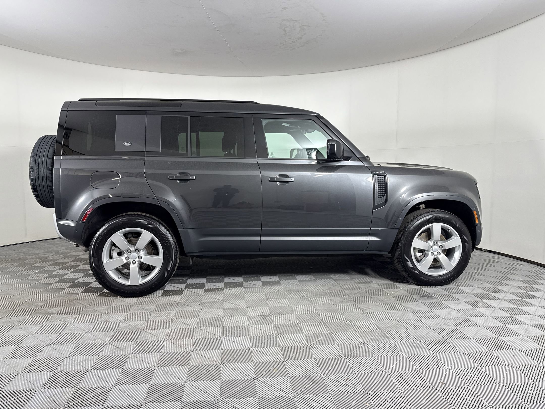 2024 Land Rover Defender 110 S