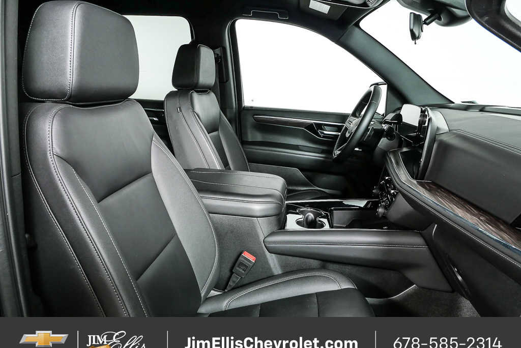 2025 Chevrolet Suburban LT