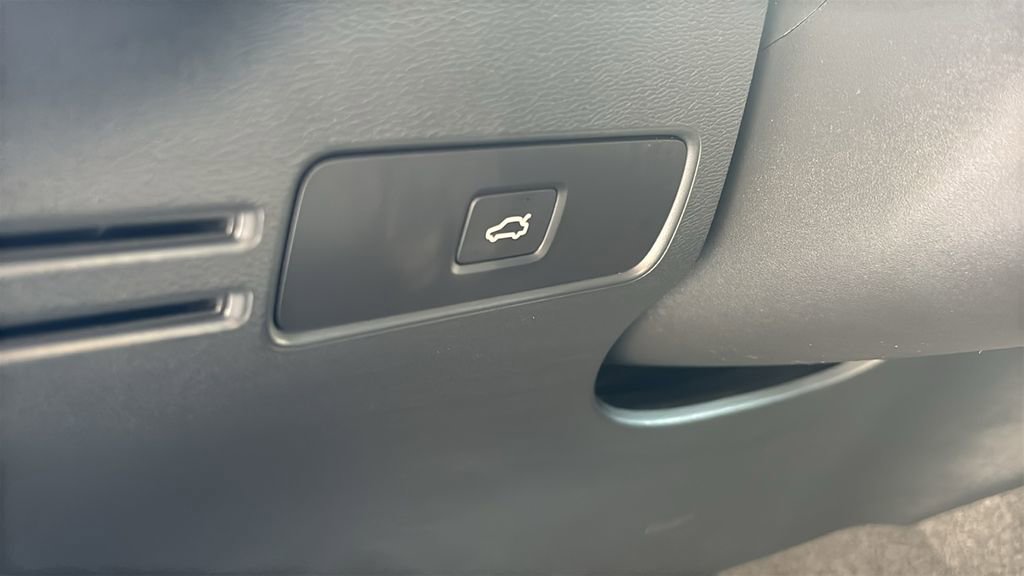 2024 Volvo Xc40 B5 Core