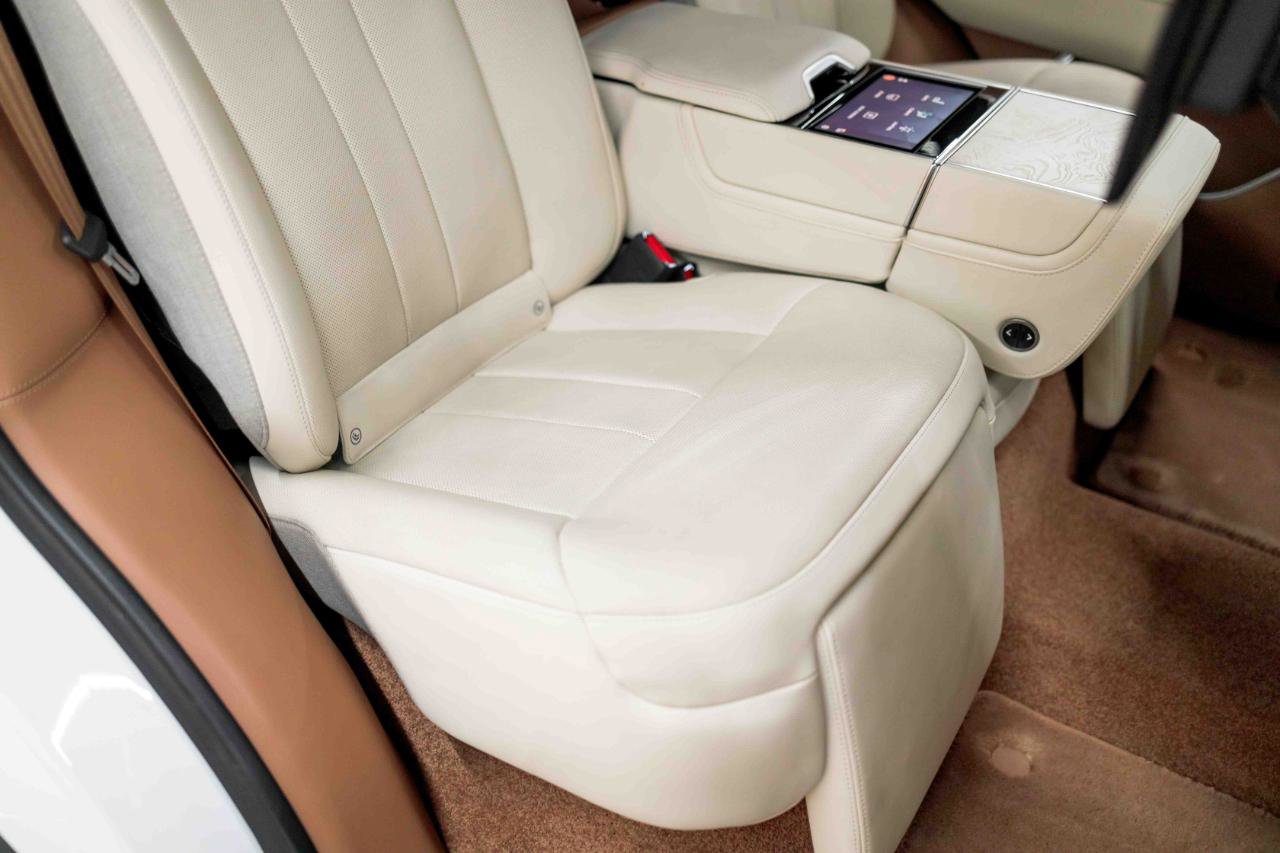 2024 Land Rover Range Rover SV