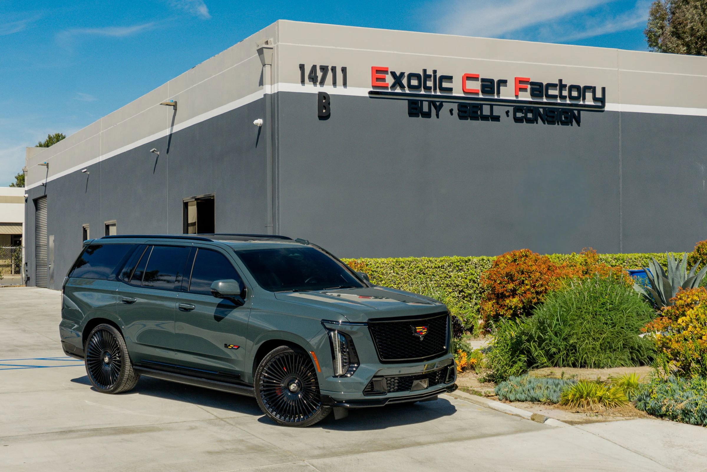 Used 2025 Cadillac Escalade V w/ LPO, ONYX Package