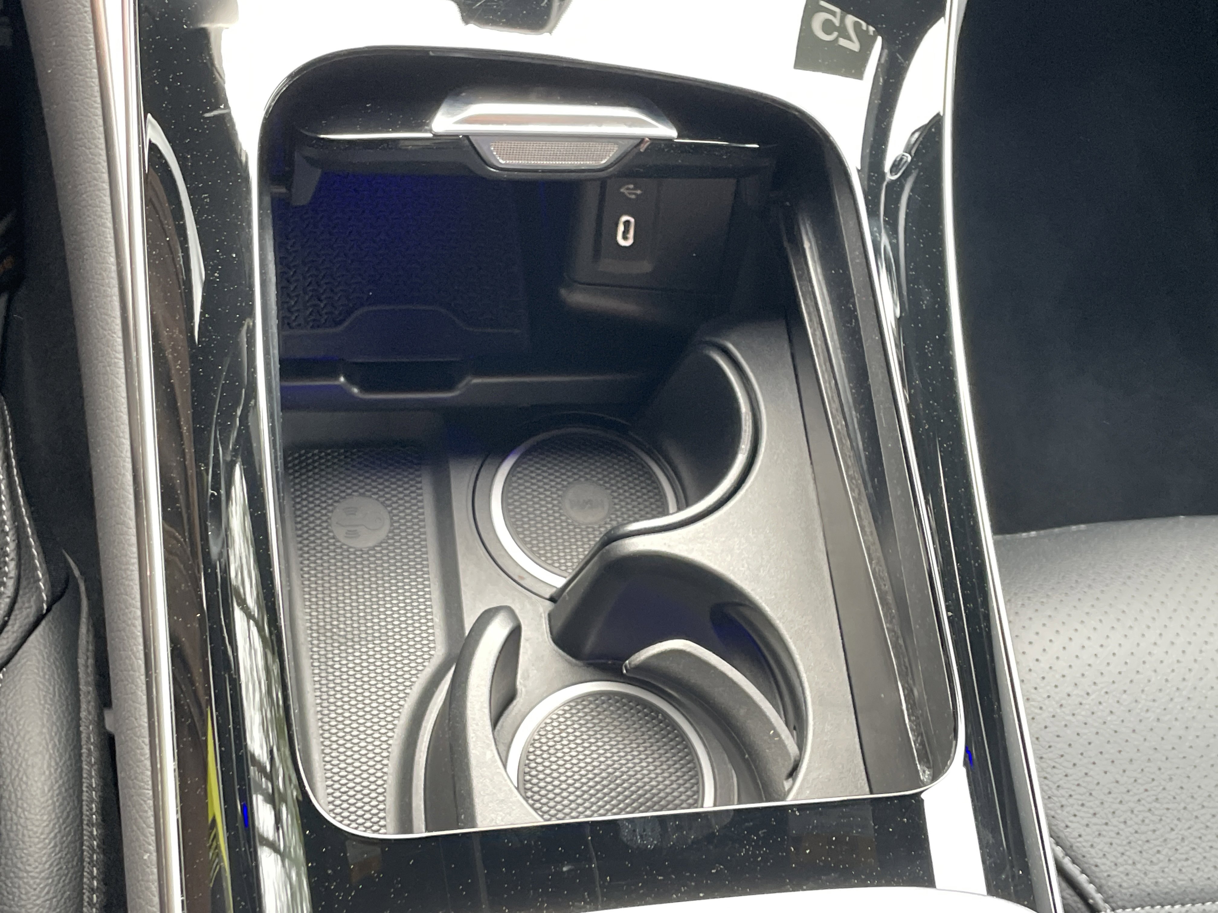 2025 Mercedes-Benz GLC 300