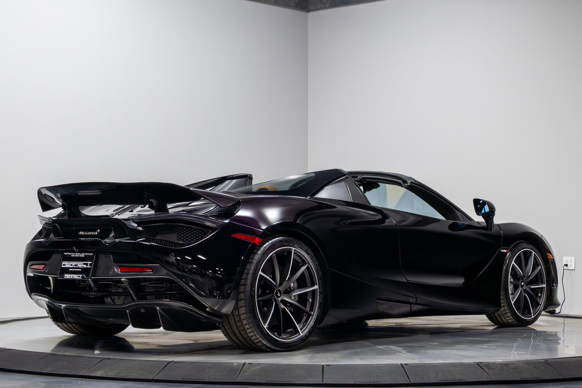 Used 2019 McLaren 720S Luxury photo 15