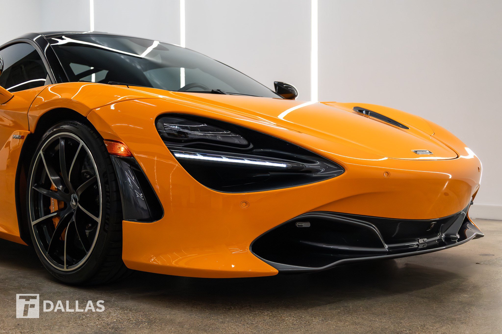 Used 2019 McLaren 720S Performance photo 16