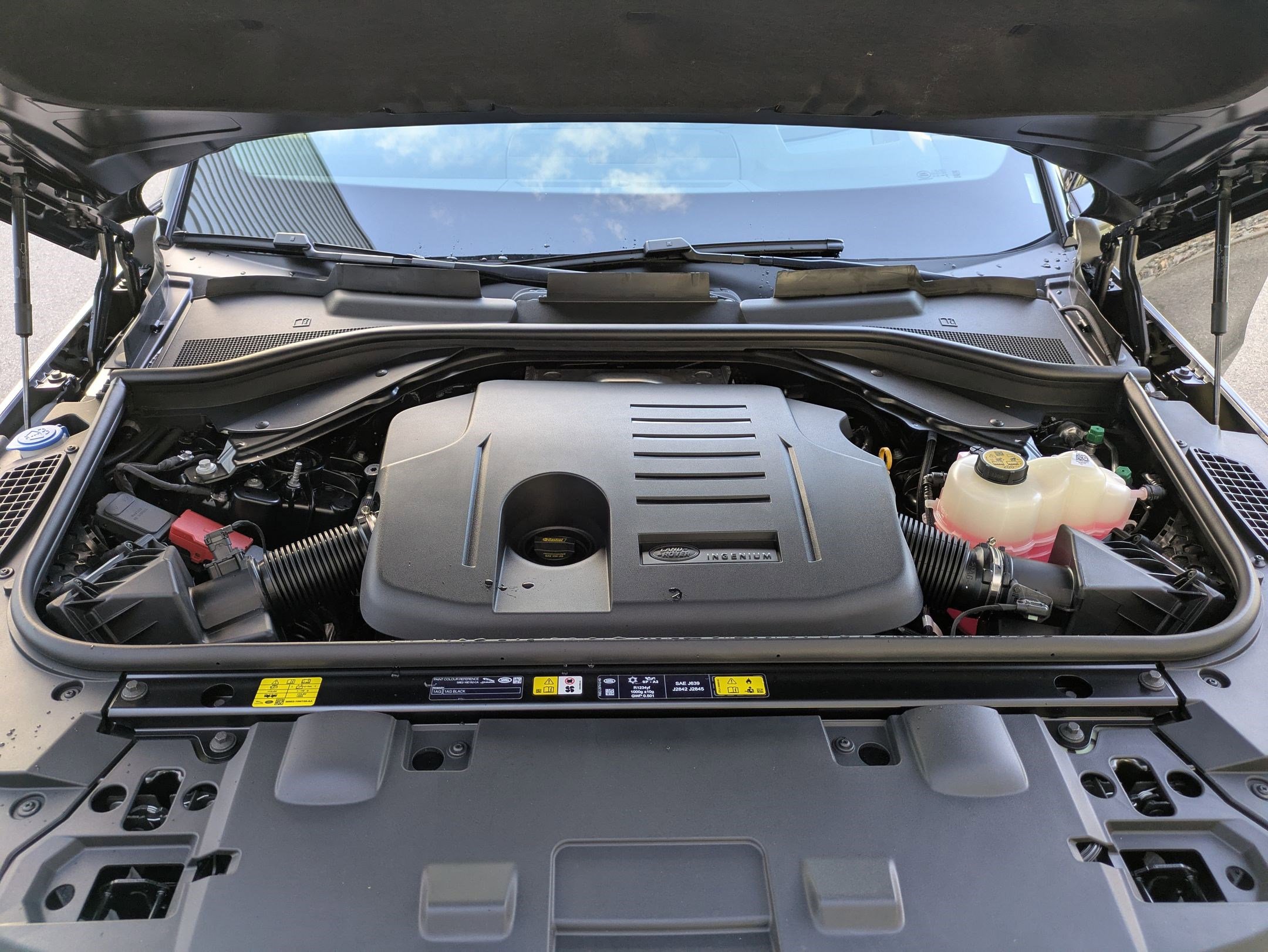 2026 Land Rover Range Rover Sport SE