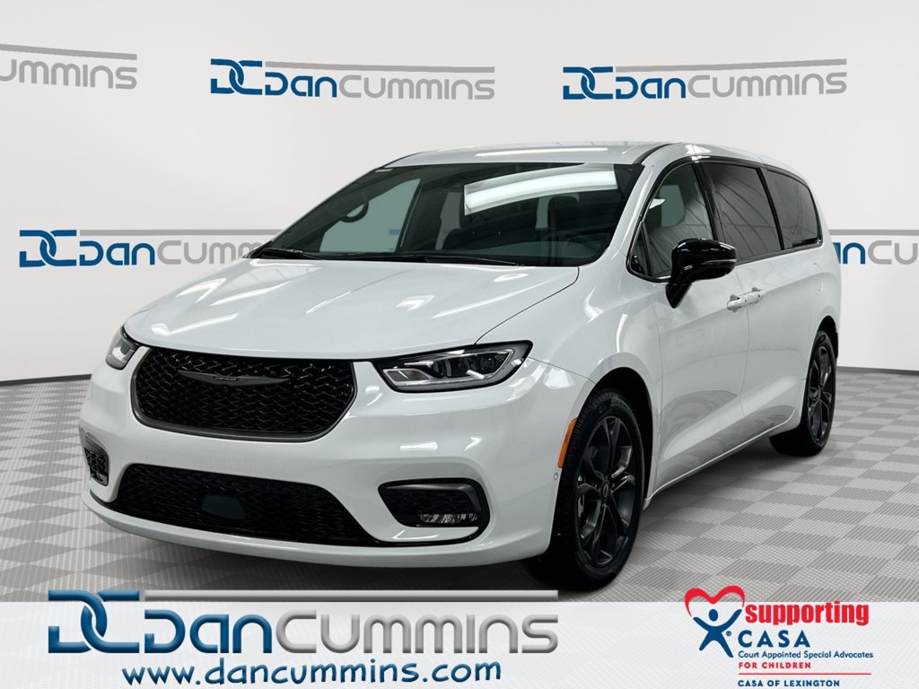 New 2026 Chrysler Pacifica Select