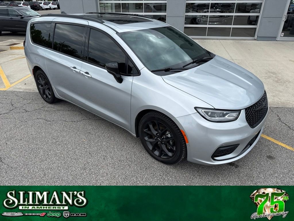 Used 2023 Chrysler Pacifica Limited w/ S Appearance Package
