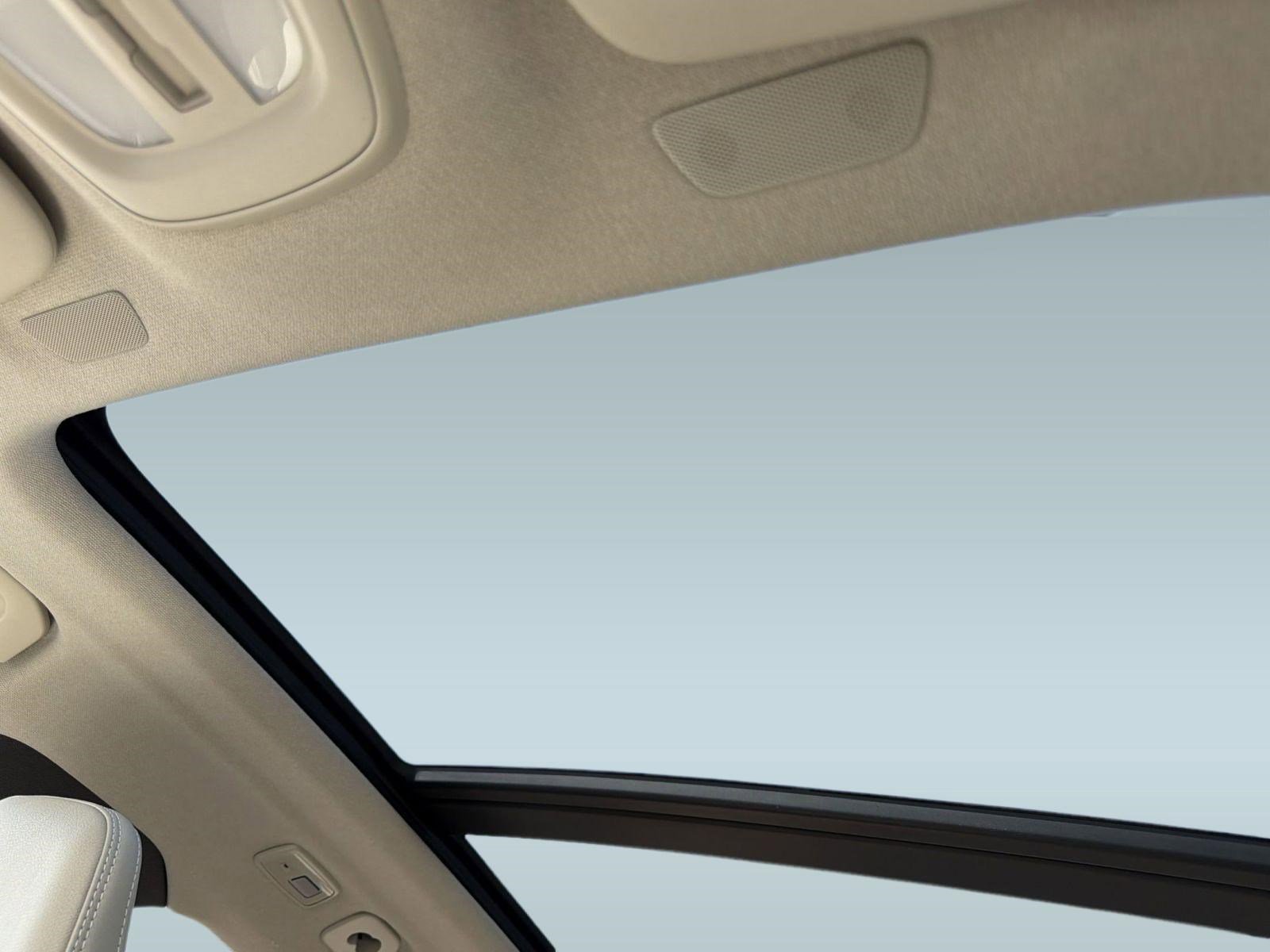 2026 Volvo Xc40 B5 Ultra