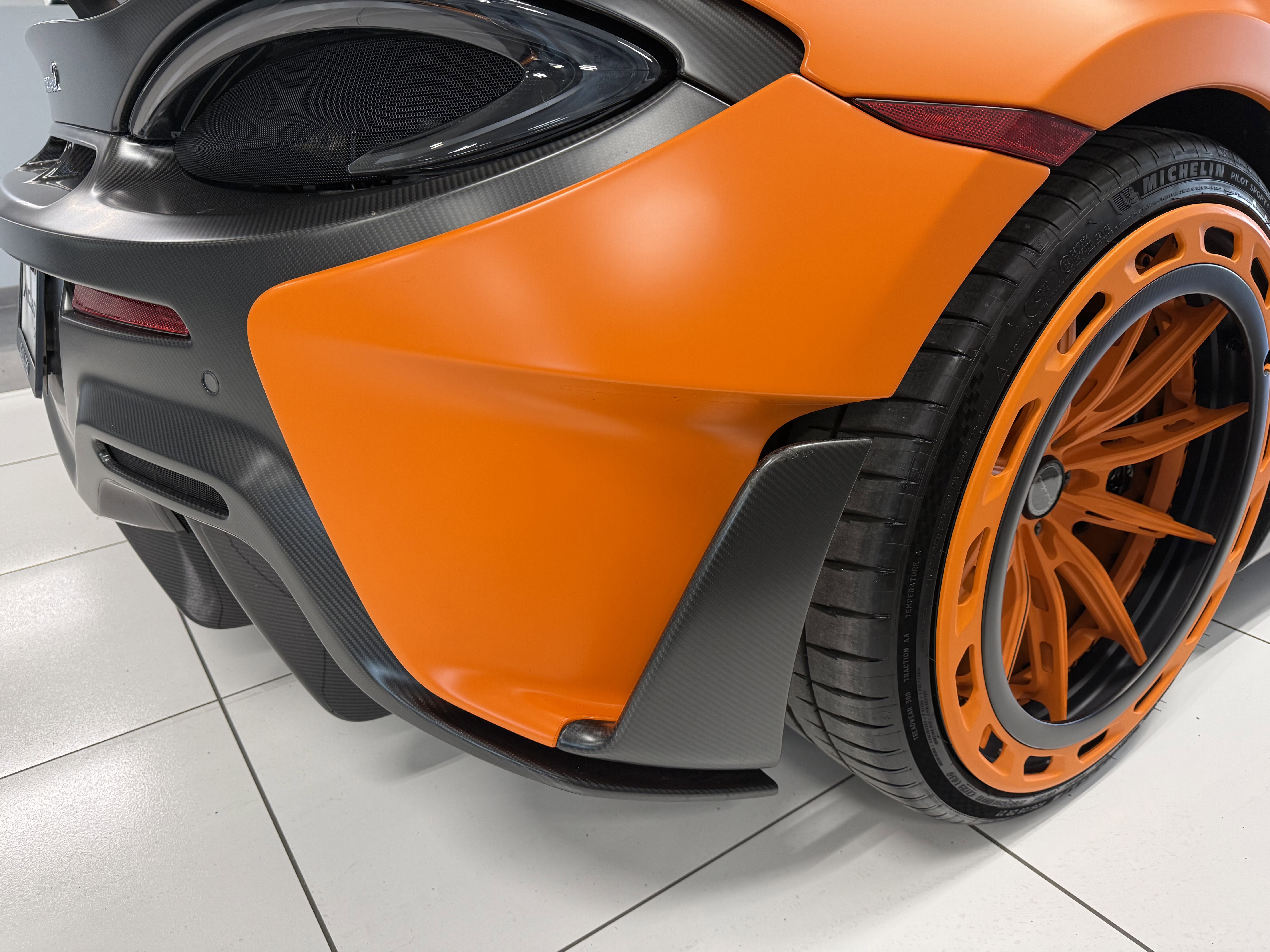Used 2019 McLaren 600LT photo 11