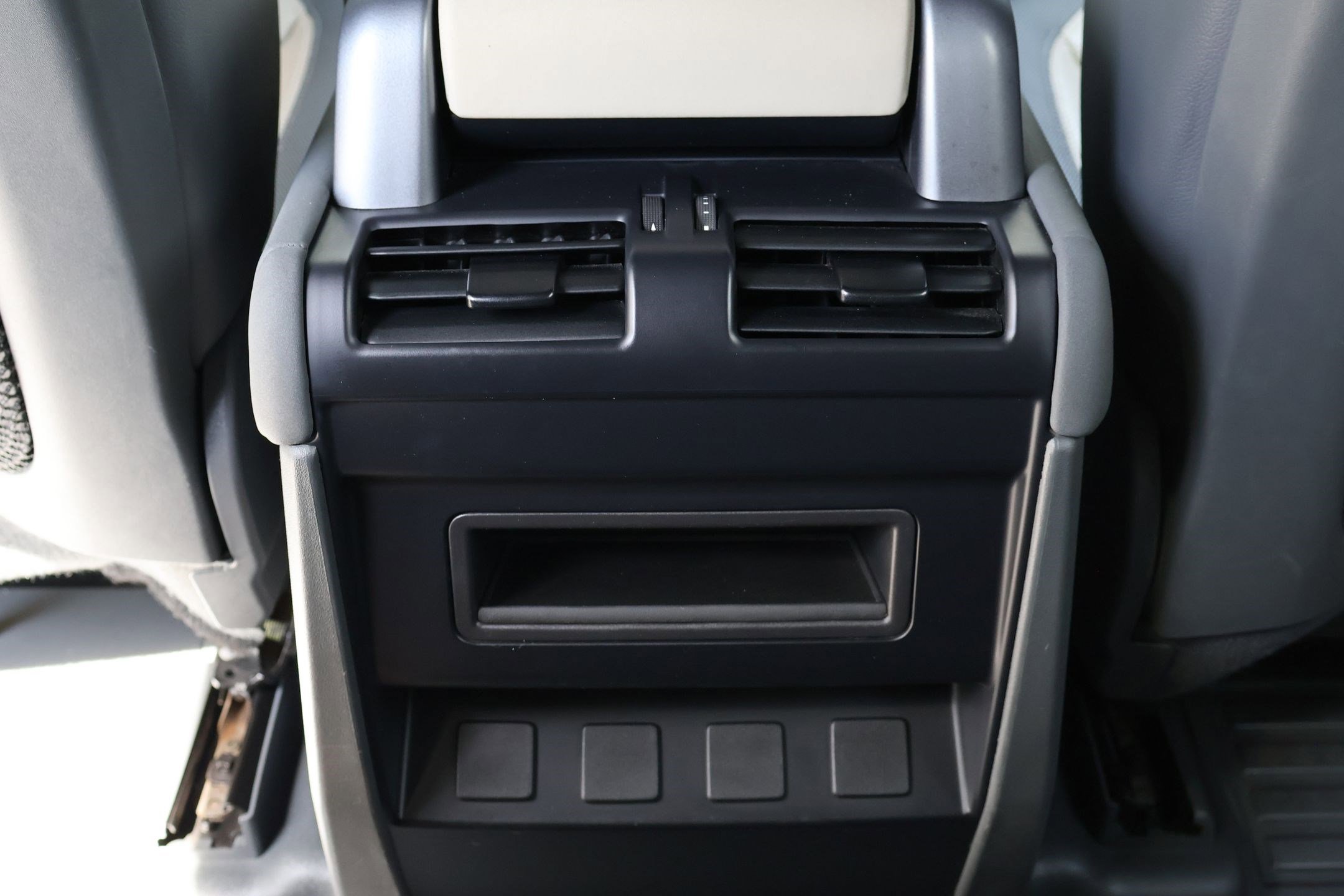 2023 Land Rover Defender 110 X-Dynamic SE