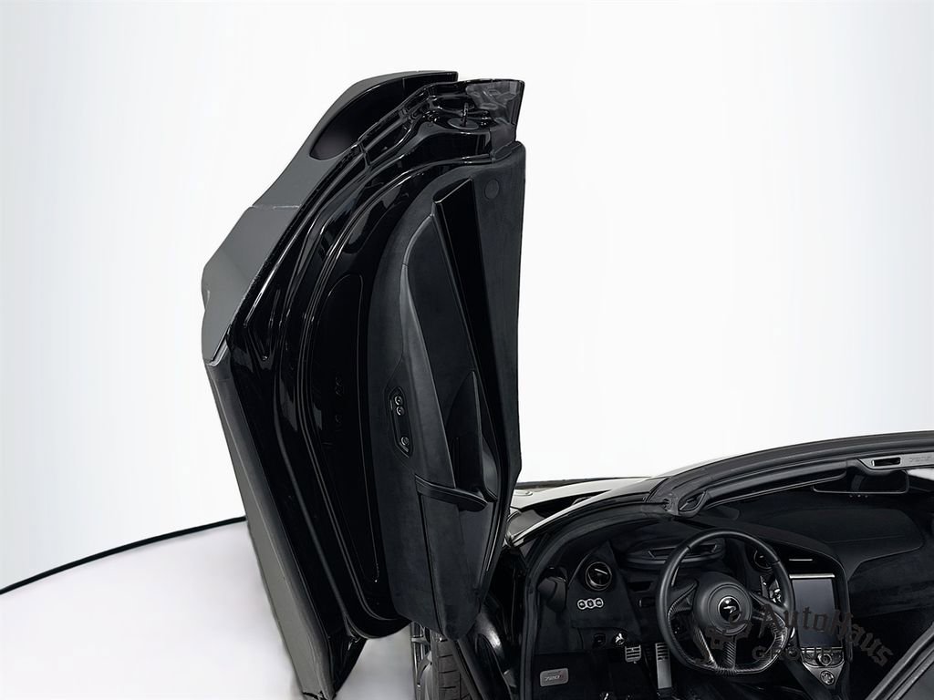 Used 2020 McLaren 720S Performance photo 21