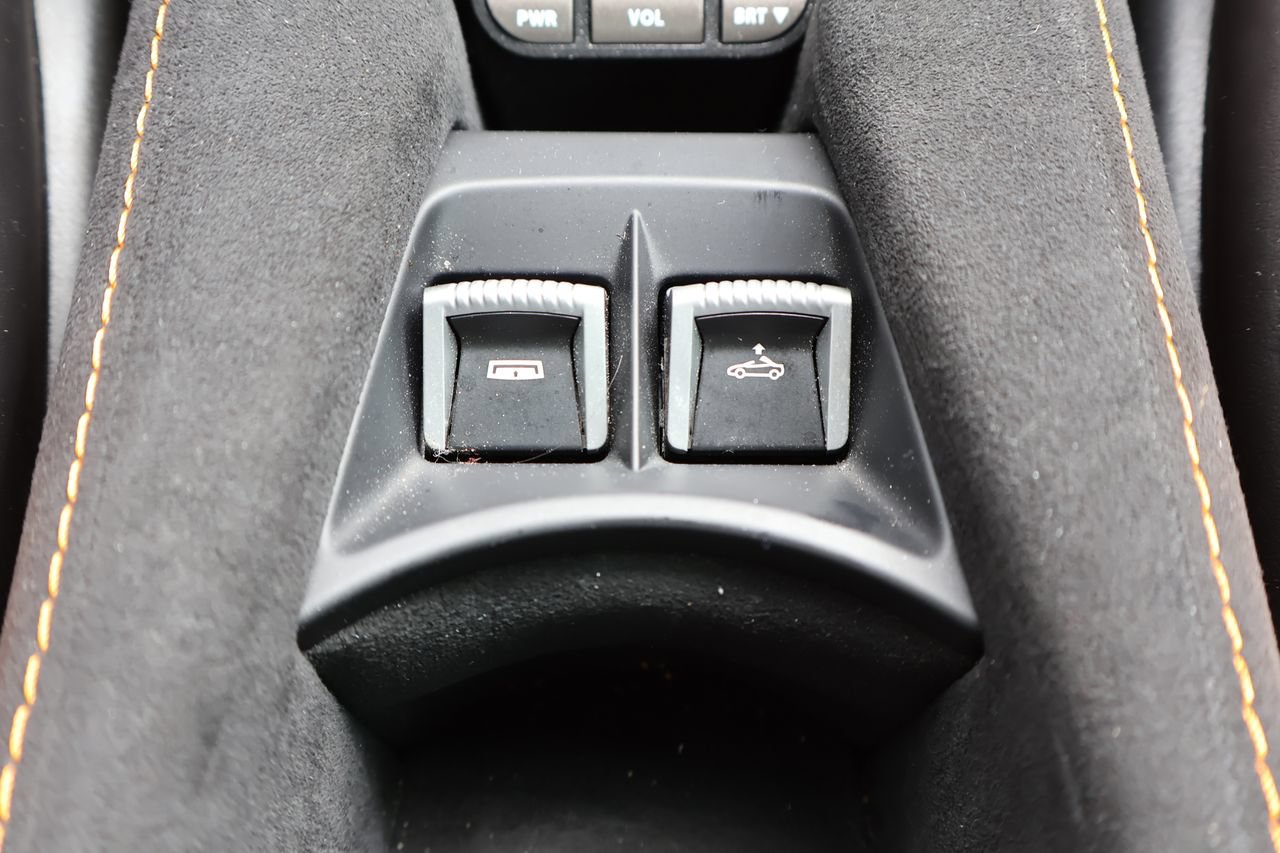 Used 2025 McLaren 750S Spider photo 27