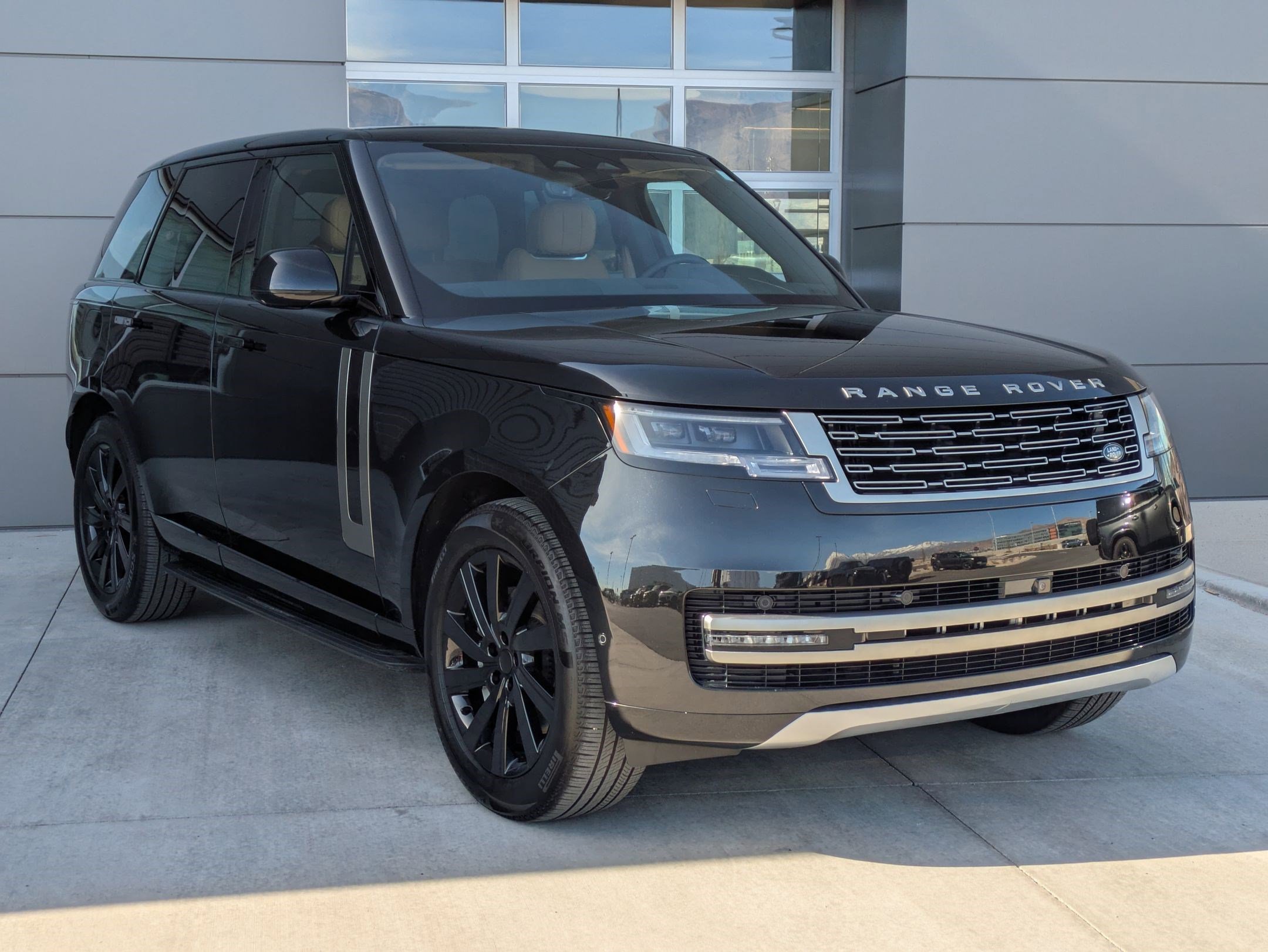 2025 Land Rover Range Rover SE