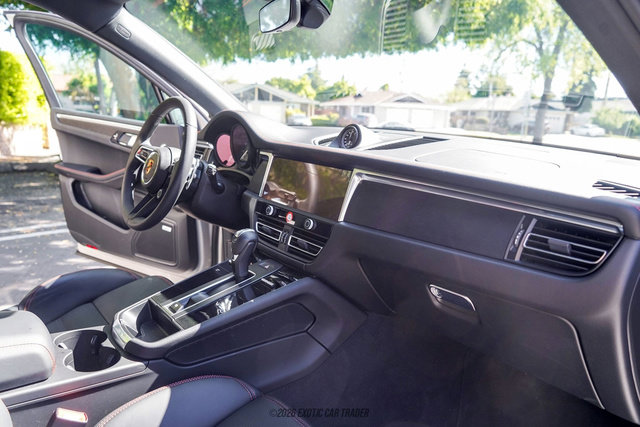 2025 Porsche Macan GTS