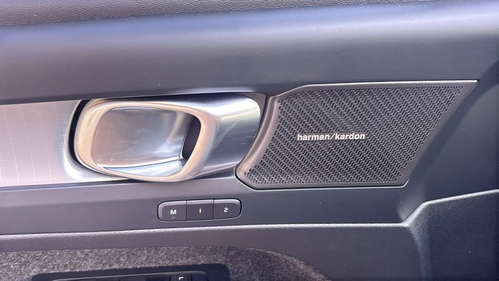 2026 Volvo Xc40 B5 Ultra