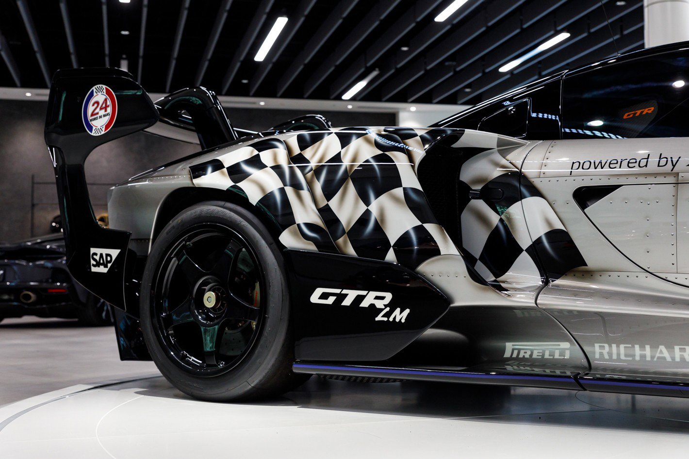 Used 2020 McLaren Senna photo 27
