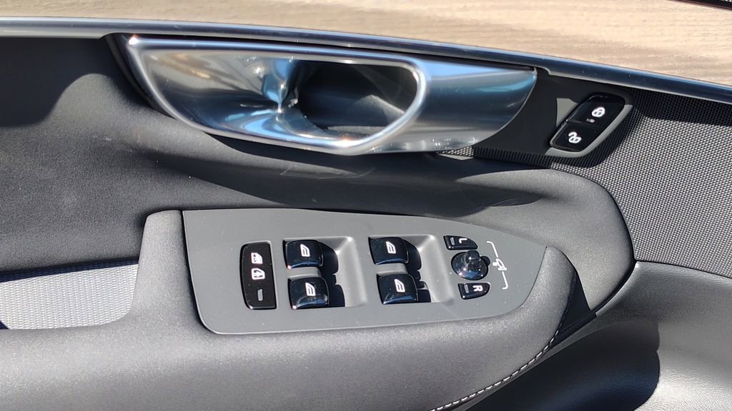 2026 Volvo Xc90 B6 Plus